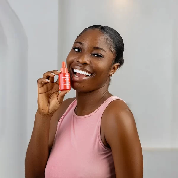 A lady holding azelaic acid serum one of the recommended products for clearing dark knuckles